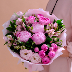 Букет с пионами и пионовидными розами #17