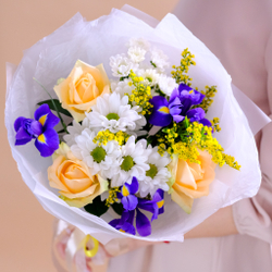 Букет-комплимент с персиковыми розами #57 