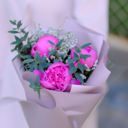 Букет-комплимент из пионов #5201