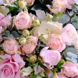 Весенний букет с ранункулюсами и французскими розами #151