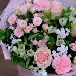 Нежный букет с пионовидыми розами #555
