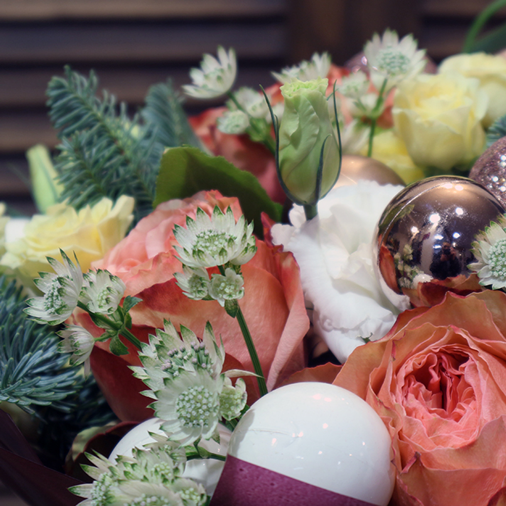 Зимний букет с пионовидной розой «‎Королевский»