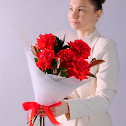 Яркий букет французских роз Nina #209