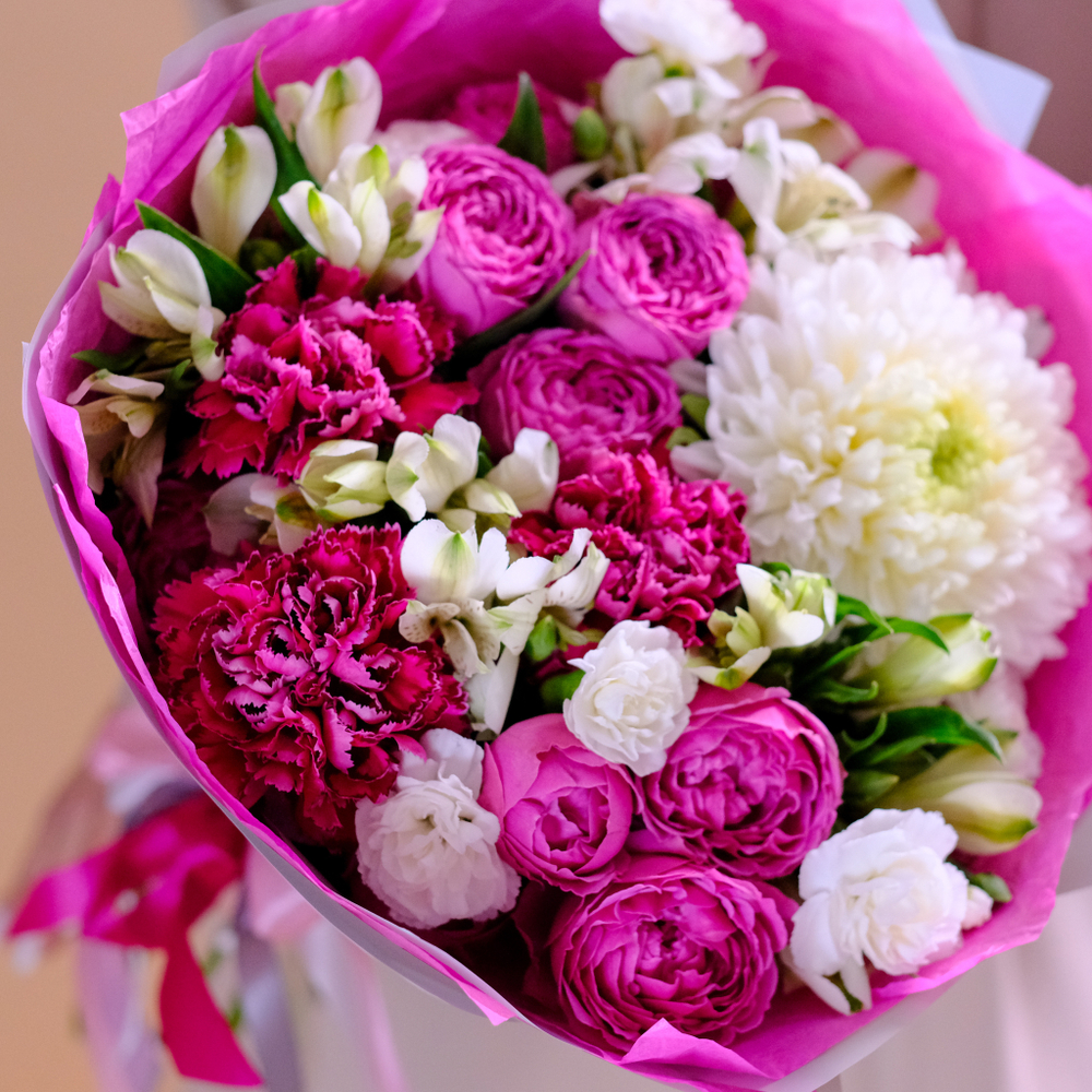 Яркий букет с королевской хризантемой #82