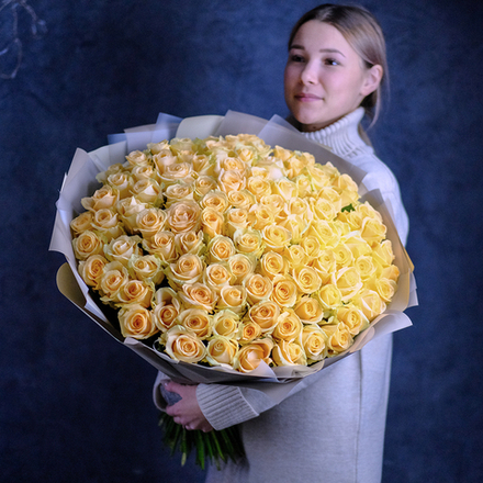 Букет 101 персиковая роза Peach Avalanche