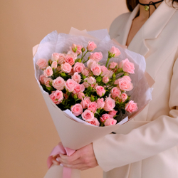 Нежный букет кустовых роз #970