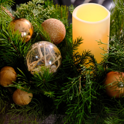 Зимняя композиция со свечой #8