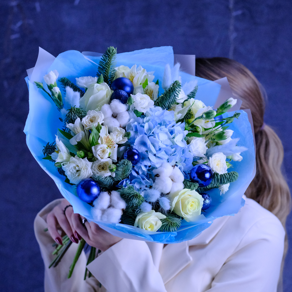 Нежный зимний букет с гортензией и сухоцветами #706