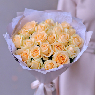 Нежный букет 21 персиковая роза «Прекрасная Леди»