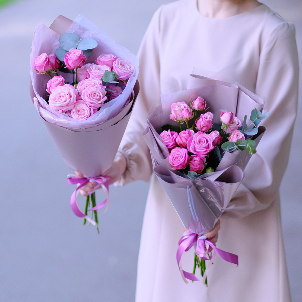 Букет пионовидных кустовых роз #537