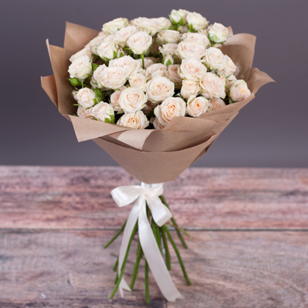 Купить букет 15 кремовых кустовых роз в Перми акция
