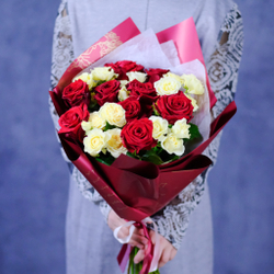 Букет с кустовыми розами #444 "Дуэт"