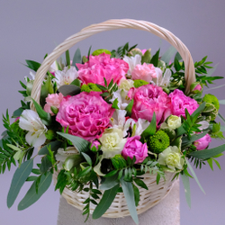 Композиция с пионовидными розами в корзине #109