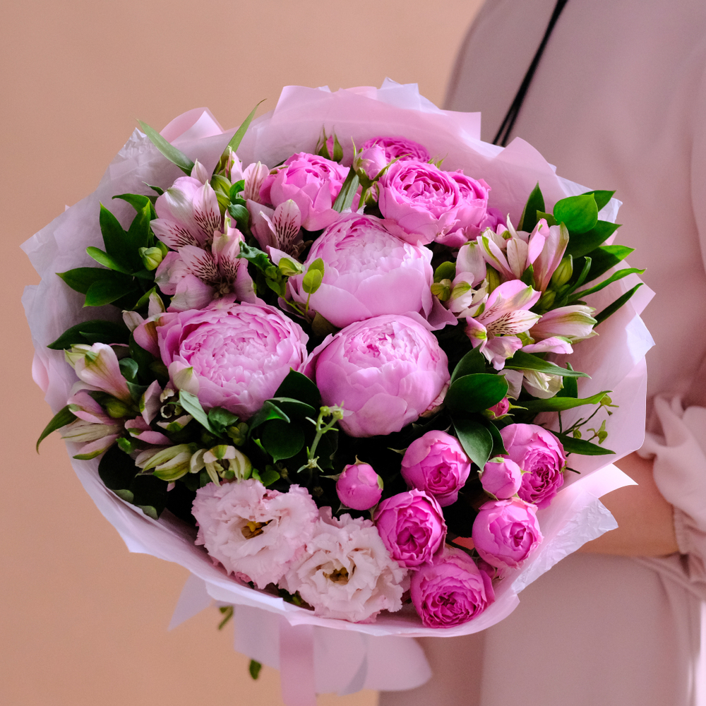 Букет с пионами и пионовидными розами #17