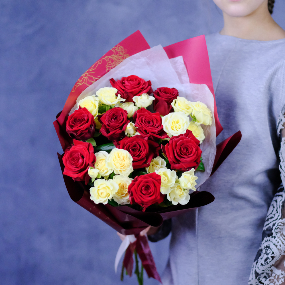 Букет с кустовыми розами #444 "Дуэт"