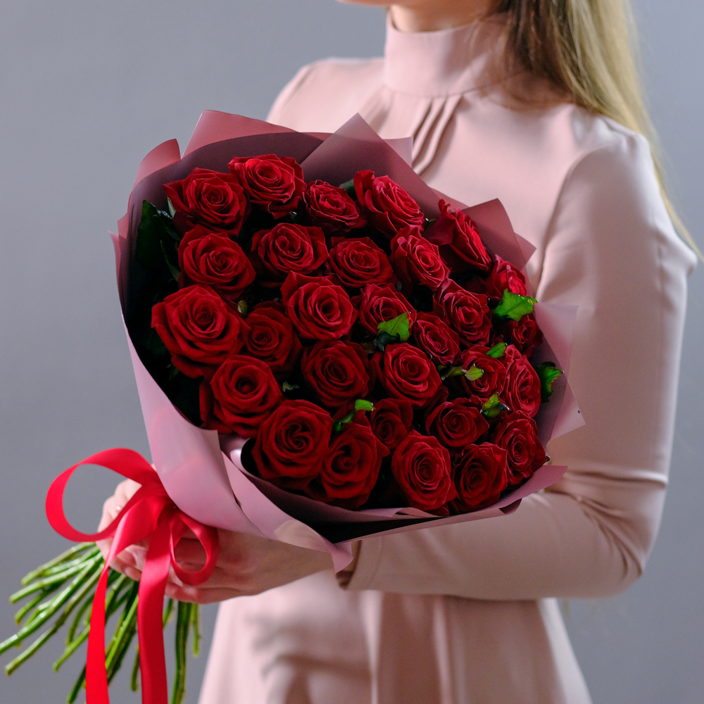 Классический букет красных роз "Мелодия сердца"