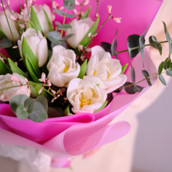 Яркий букет с тюльпанами «Барби» #820