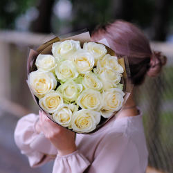 Нежный букет 15 белых роз "Улыбка"