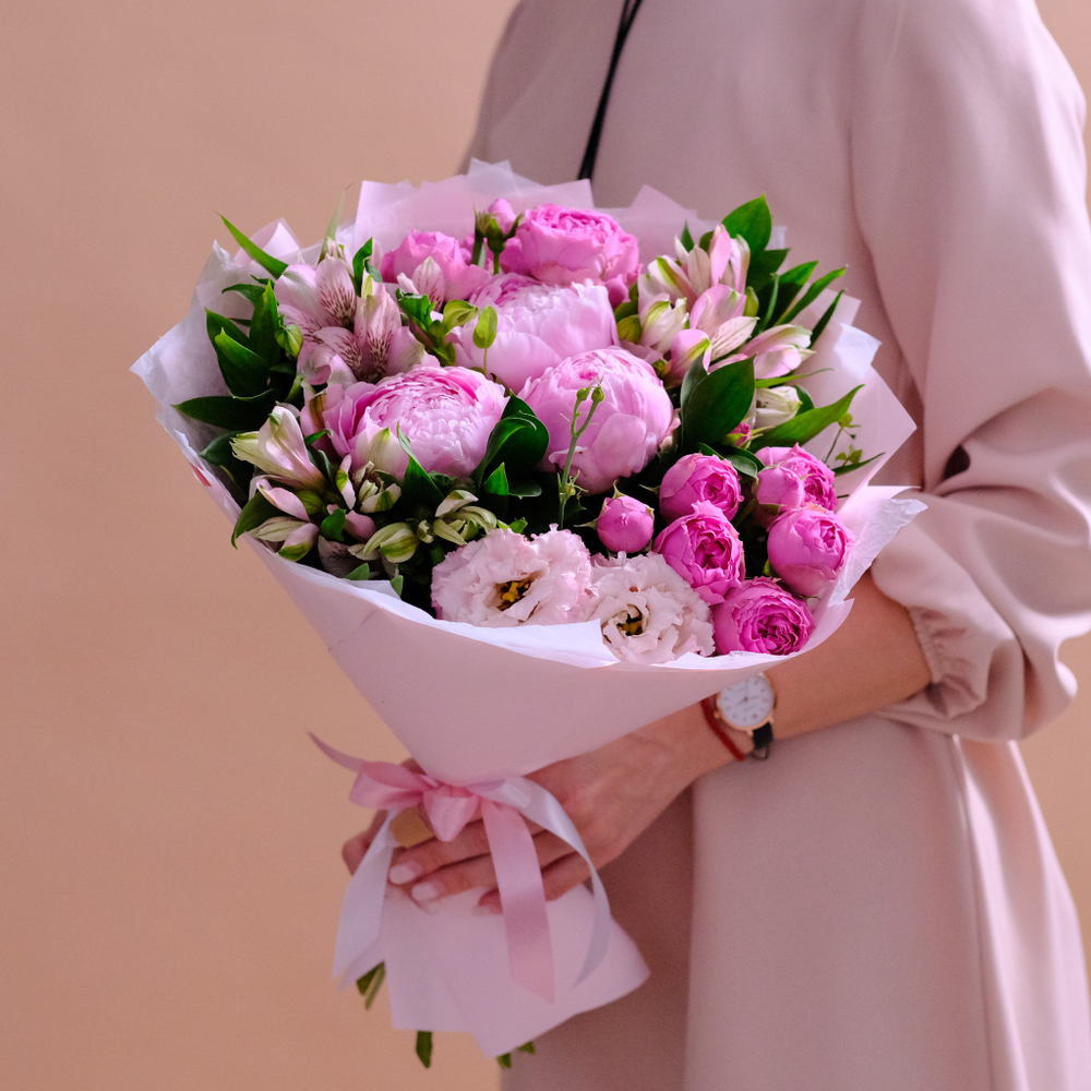 Букет с пионами и пионовидными розами #17