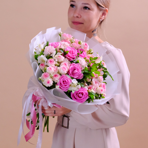 Купить Яркий букет с розовыми розами #28