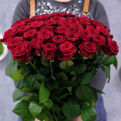 Букет 51 красная роза Red Naomi 70см