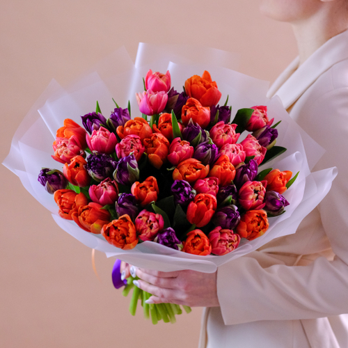 Купить Букет пионовидных тюльпанов "Яркие приключения"