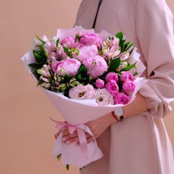 Букет с пионами и пионовидными розами #17