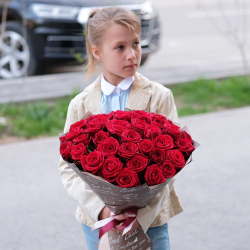 Букет 35 красных роз Red Naomi