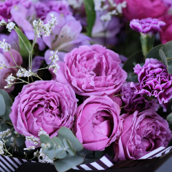 Букет с пионовидными розами "Космос"