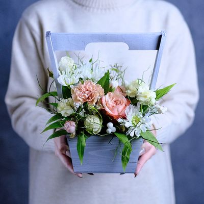 Букет в деревянном ящике