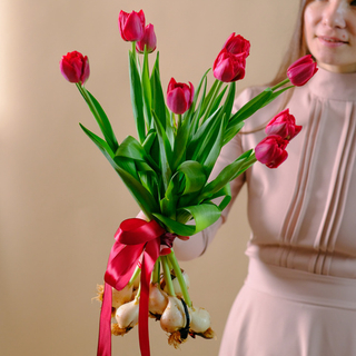 Тюльпаны с луковицами