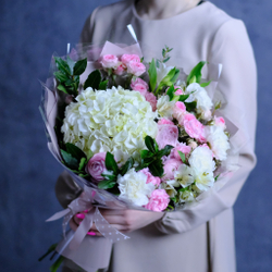 Нежный букет #482 с гортензией и ранункулюсами