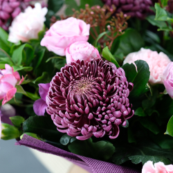 Нежный букет с премиум-хризантемами "Сокровенное"