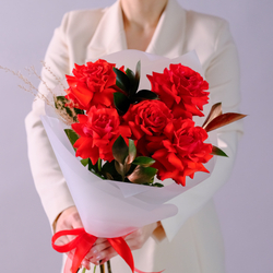 Яркий букет французских роз Nina #209