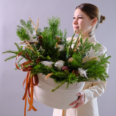 Зимняя эко-композиция в текстильной корзине #718