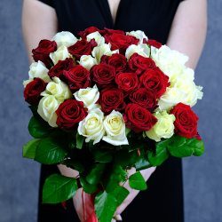 Розы микс "Красное и белое" от 9шт