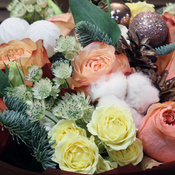 Зимний букет с пионовидной розой «‎Королевский»