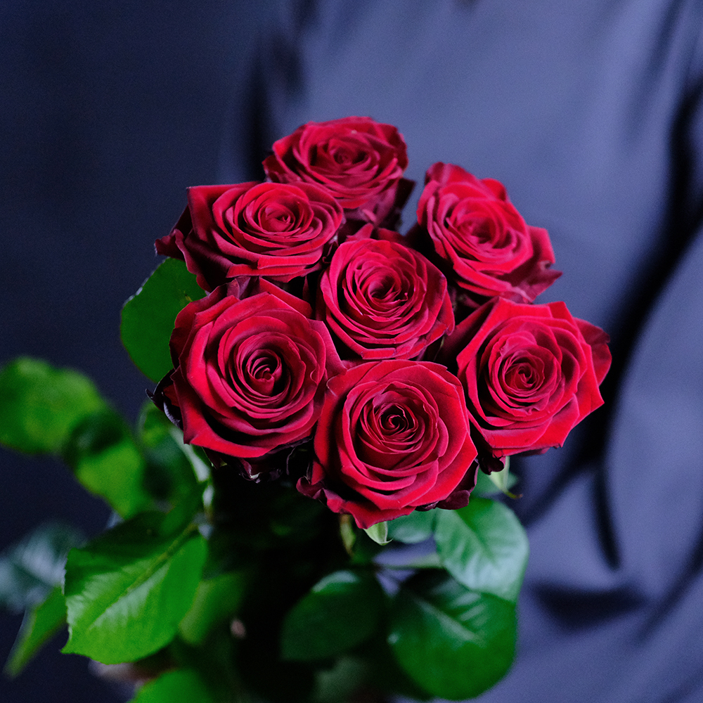 Букет высоких красных роз Red Naomi