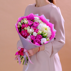 Яркий букет с королевской хризантемой #82