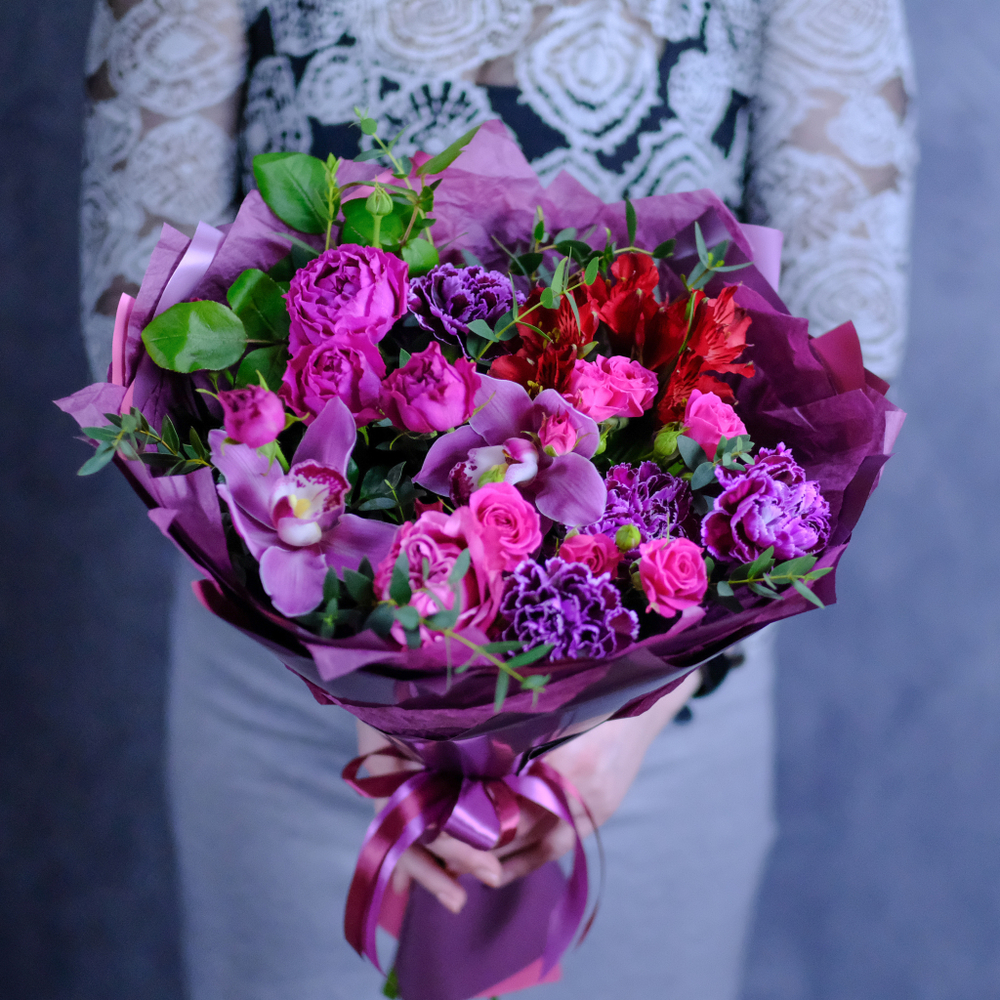 Букет #483 «‎Клеопатра» с орхидеями и пионовидными розами