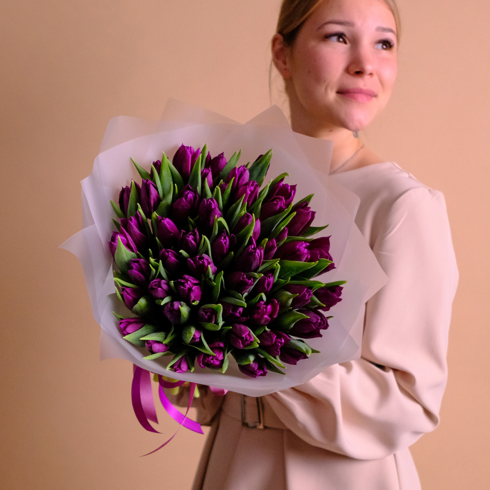 Букет 51 пурпурный тюльпан «Таинство»