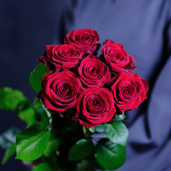 Букет высоких красных роз Red Naomi