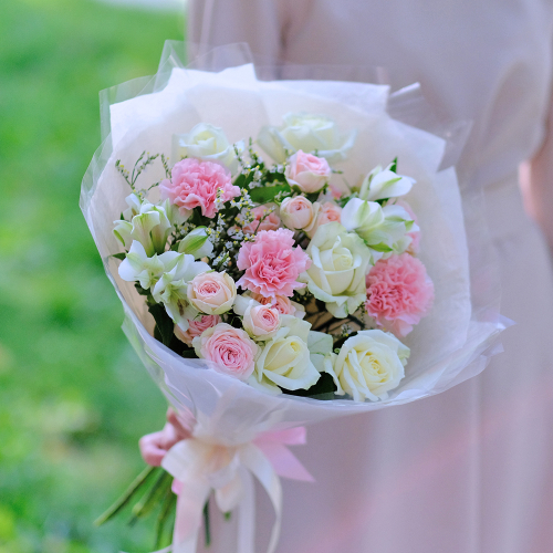Купить Нежный букет с пионовидными розами #587