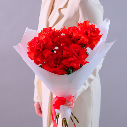 Букет алых роз Nina #210