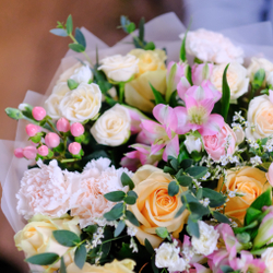 Букет #375 с персиковыми розами