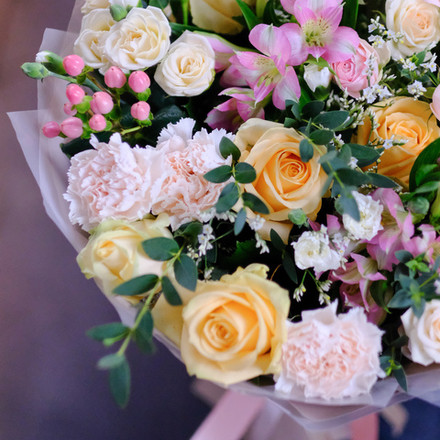 Букет #375 с персиковыми розами