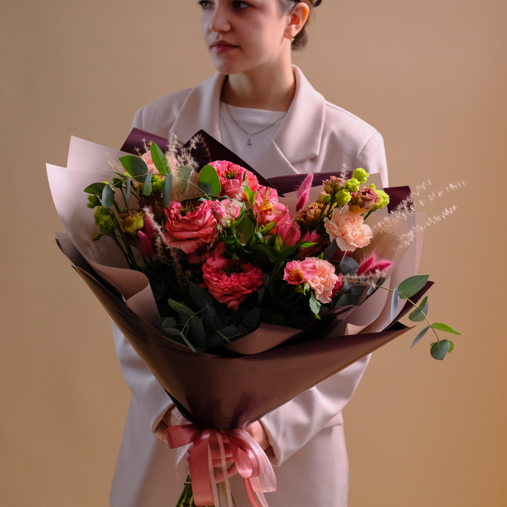 Яркий букет с пионовидными розами Мандарин Экспрешн #192