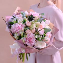 Весенний букет с ранункулюсами и французскими розами #151