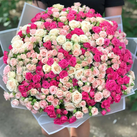 Яркий букет 101 кустовая роза