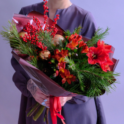 Яркий зимний букет с амариллисом